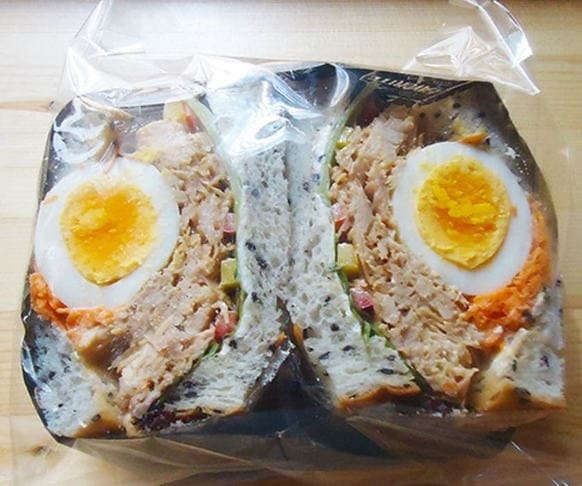 甘辛チキンサンド　天然酵母パン　沼津