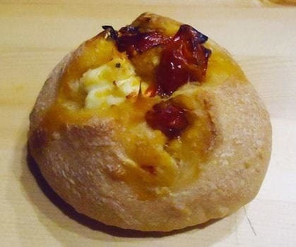 セミドライトマトのバジルフォカッチャ　天
