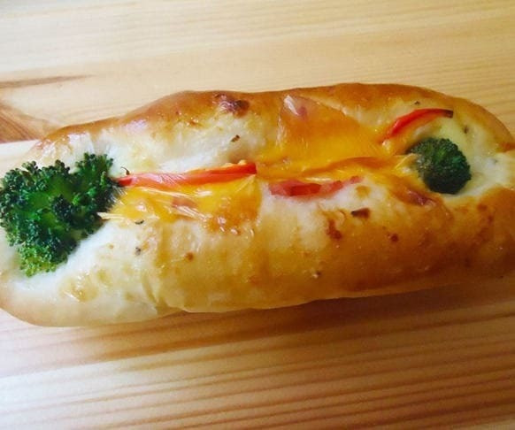 ベジチーズベーコン　天然酵母パン　沼津